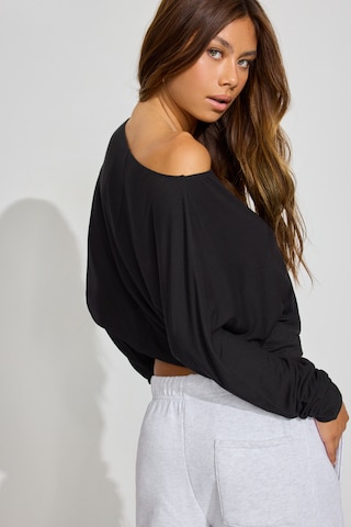 Smooth Oversized Long Sleeve Crop Top - Image 13