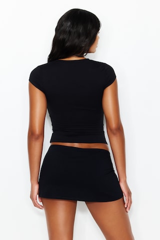 Sleek Crewneck T-Shirt - Image 4